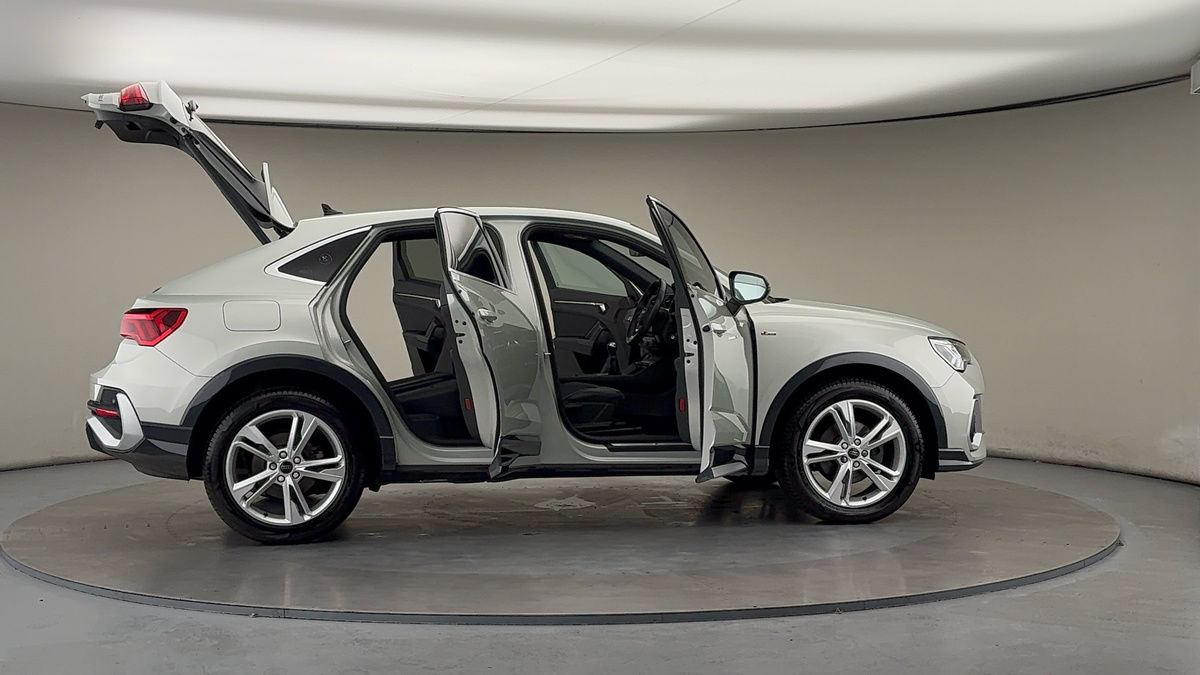 More views of Audi Q3