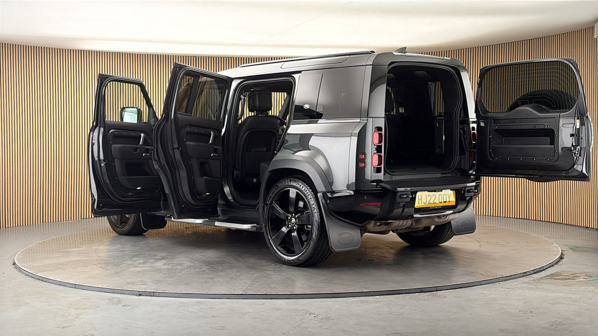More views of Land Rover Defender 110