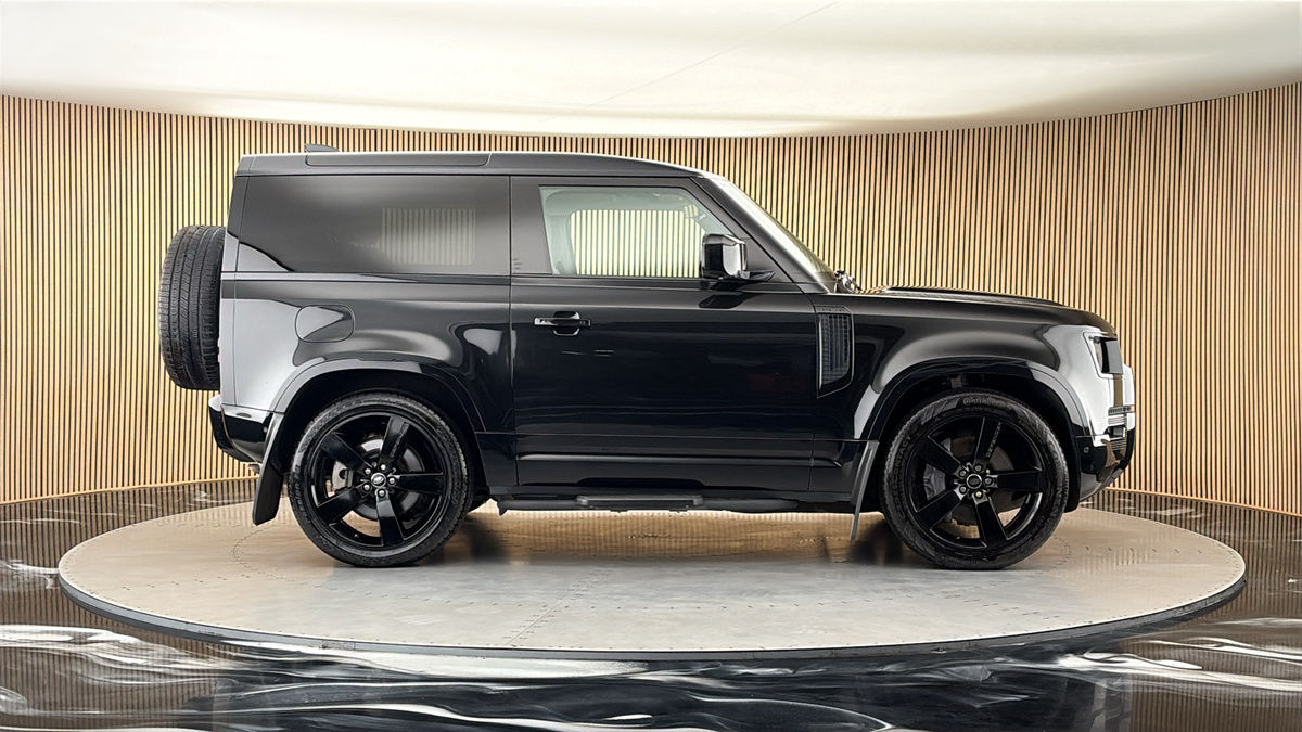 Land Rover Defender 90 Image 16