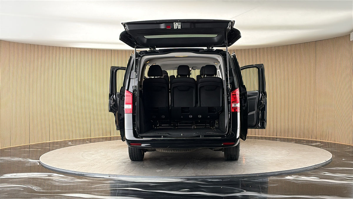 More views of Mercedes-Benz Vito