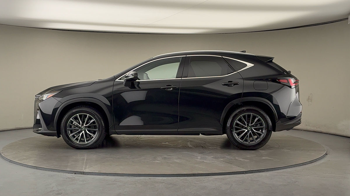 Lexus NX Image 15