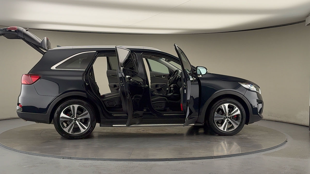 More views of Kia Sorento