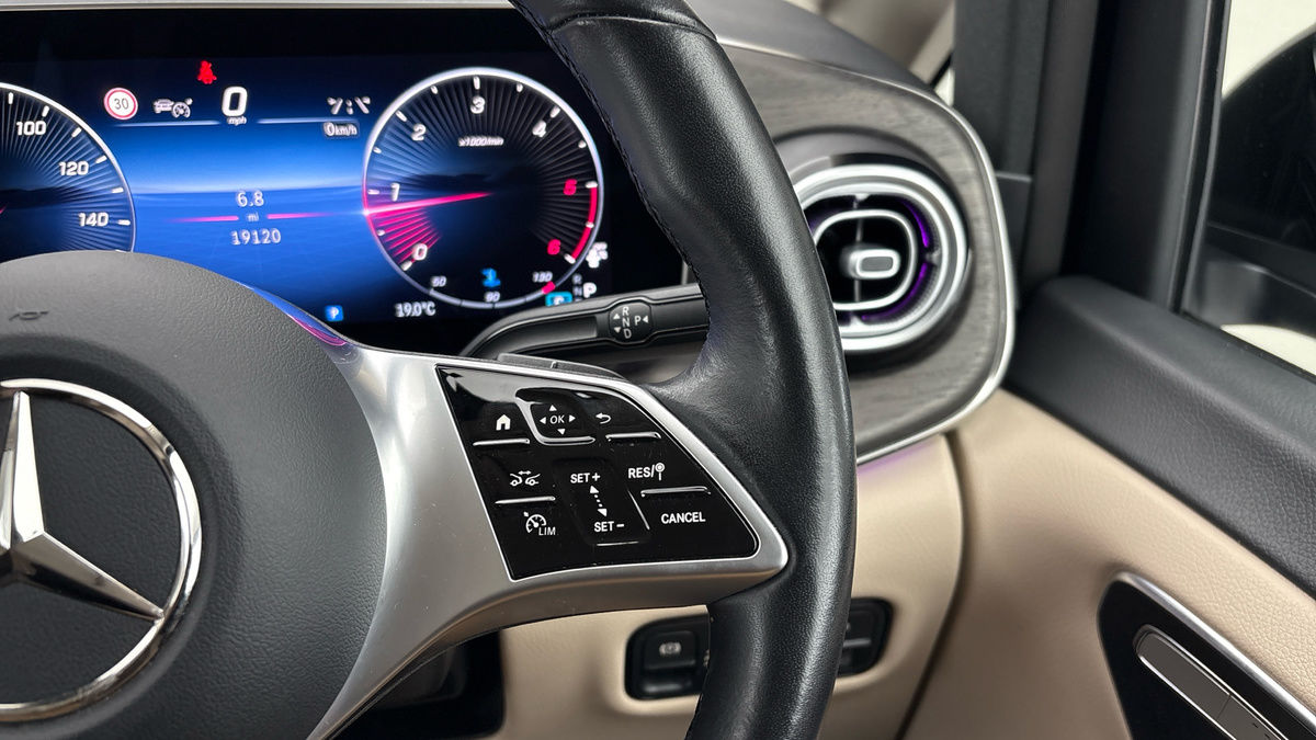 Mercedes-Benz V Class Image 14
