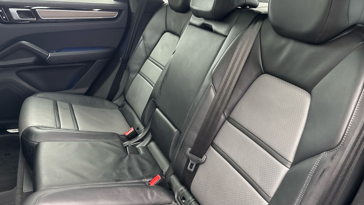 Porsche Cayenne Image 8