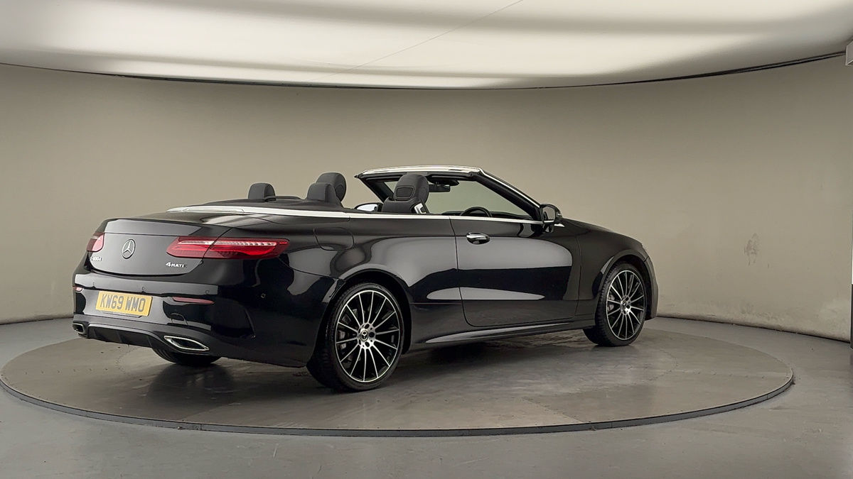 Mercedes-Benz E Class Image 21