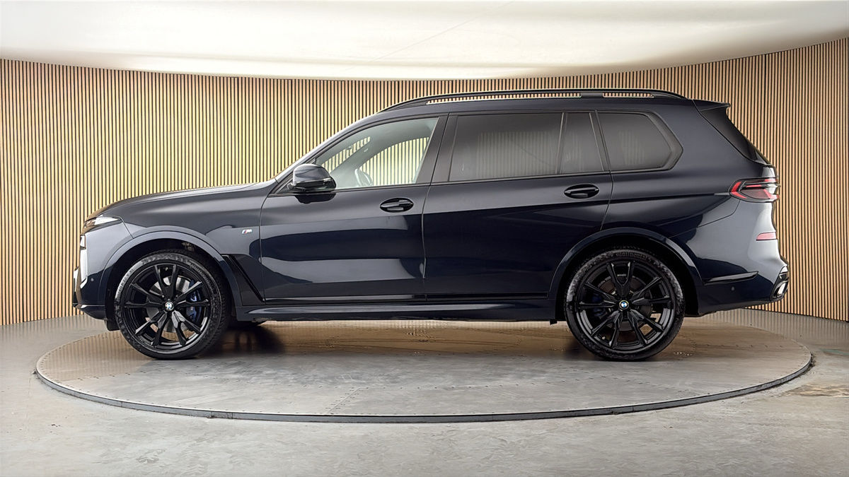 More views of BMW X7