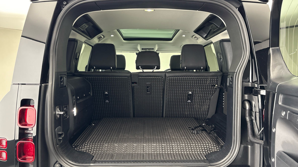 Land Rover Defender 110 Urban Image 11