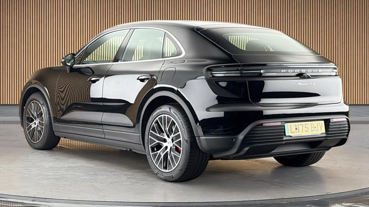 Porsche Macan Image 2