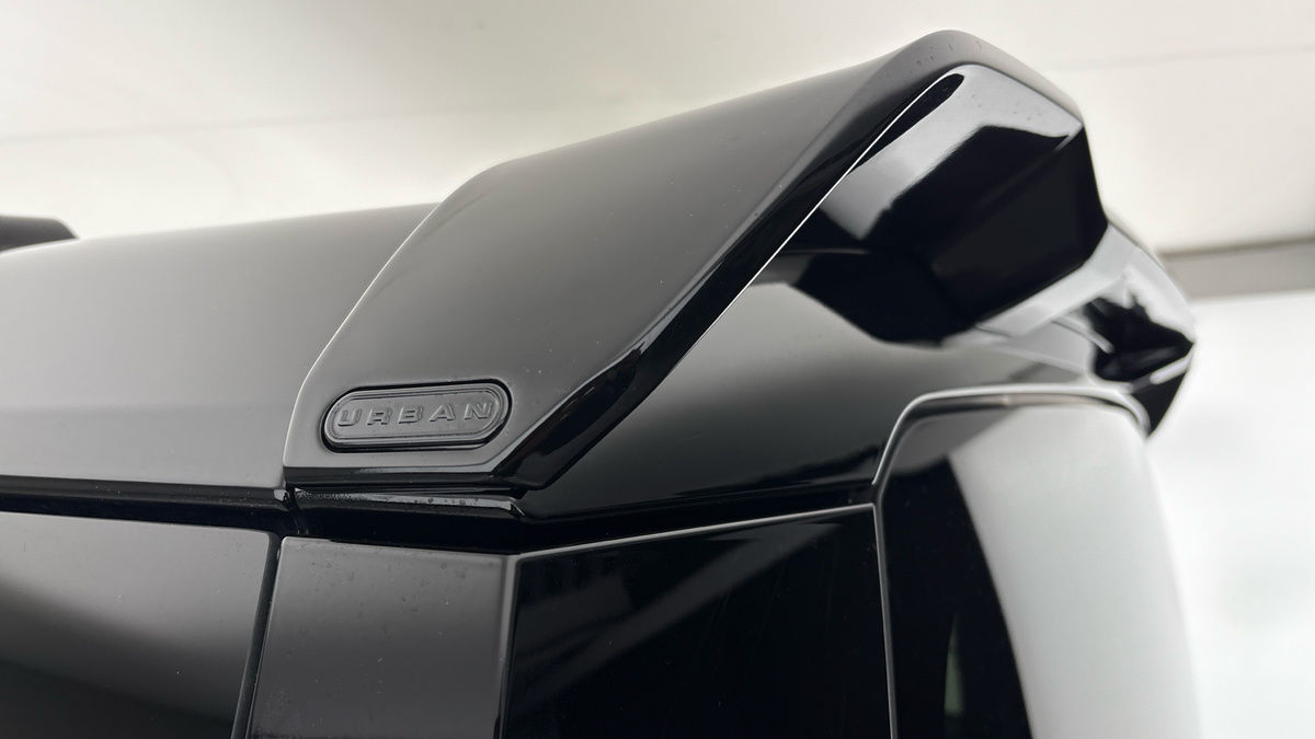 Land Rover Defender 130 Urban Image 29