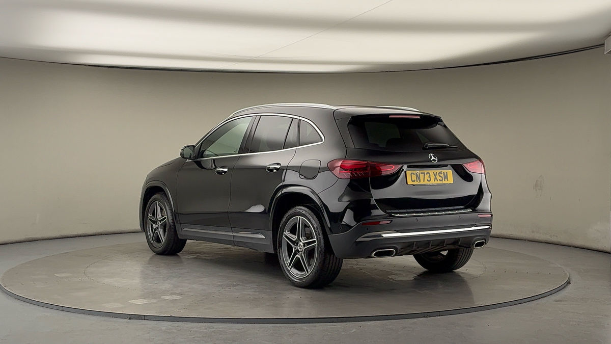Mercedes-Benz GLA Image 2