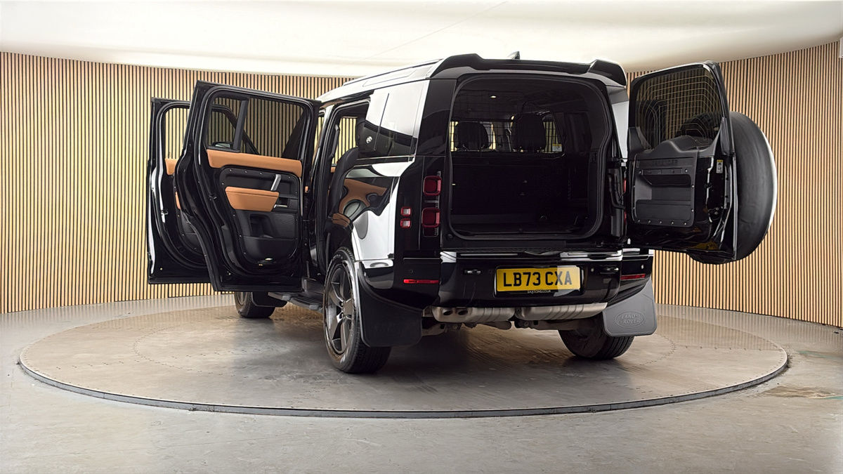 More views of Land Rover Defender 110