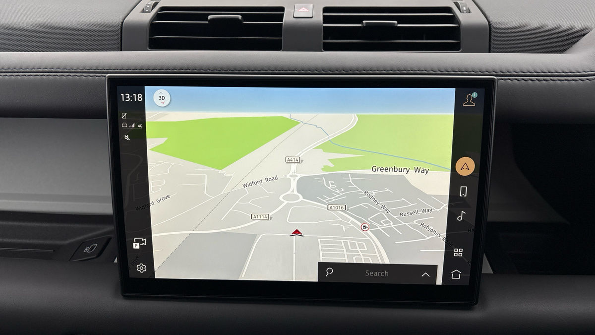 Land Rover Defender 110 Image 17