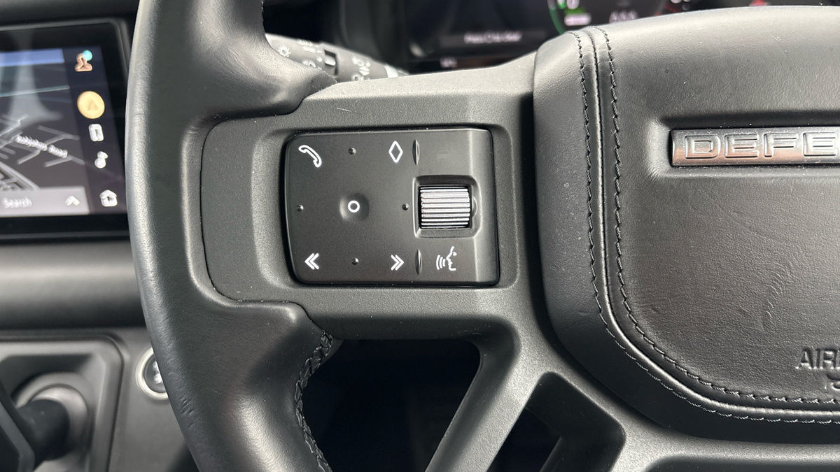 Land Rover Defender 110 Image 13