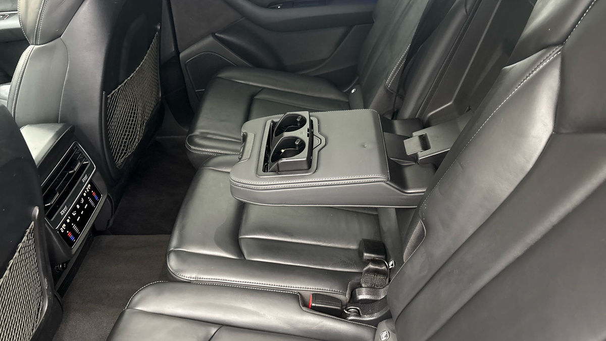 Audi Q7 Image 9
