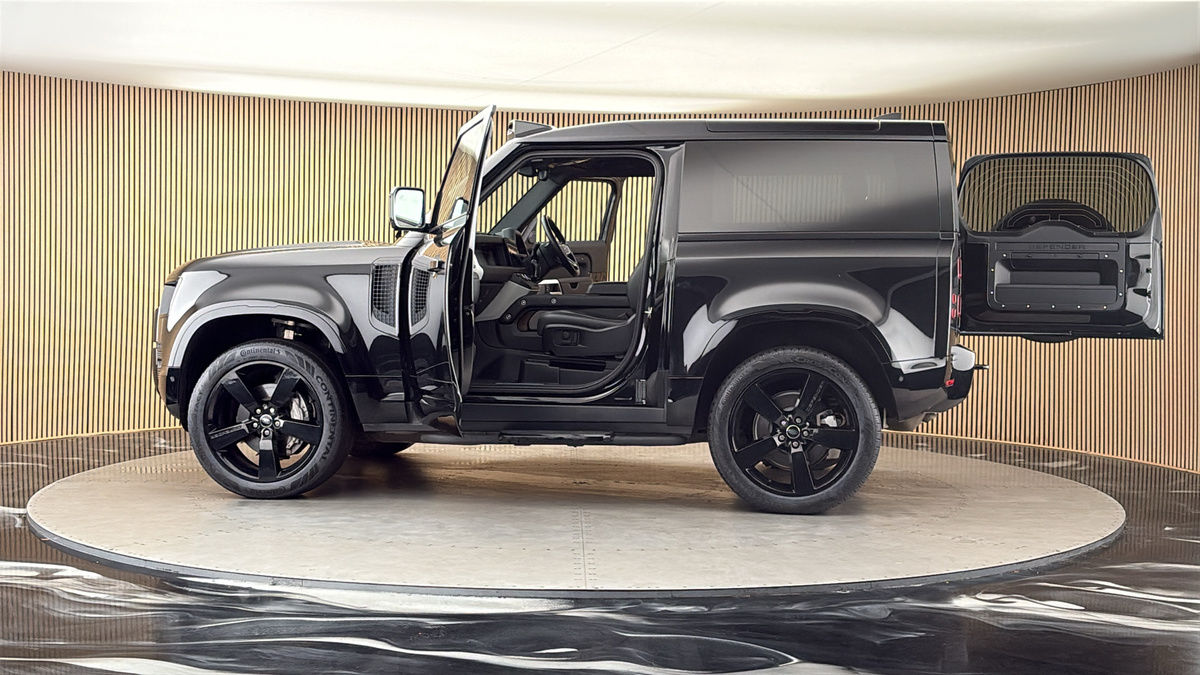 More views of Land Rover Defender 90