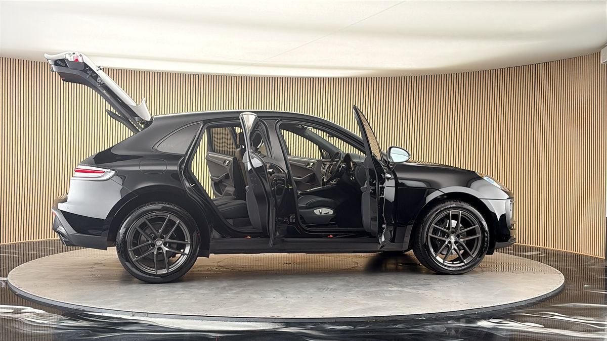 More views of Porsche Macan