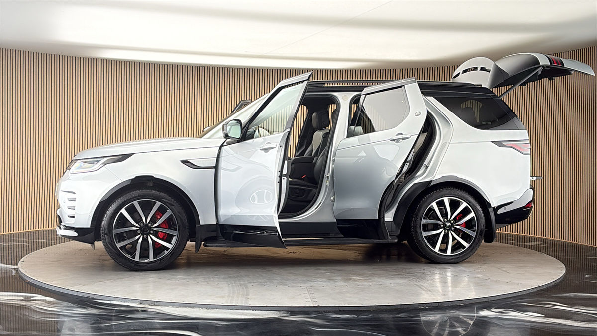 More views of Land Rover Discovery