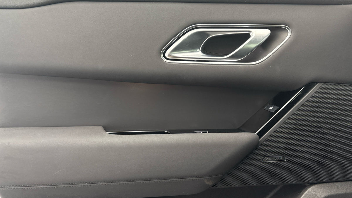 Land Rover Range Rover Velar Image 19