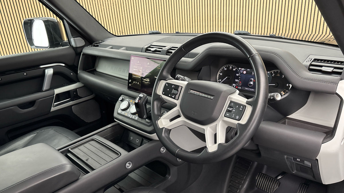 Land Rover Defender 130 Image 5