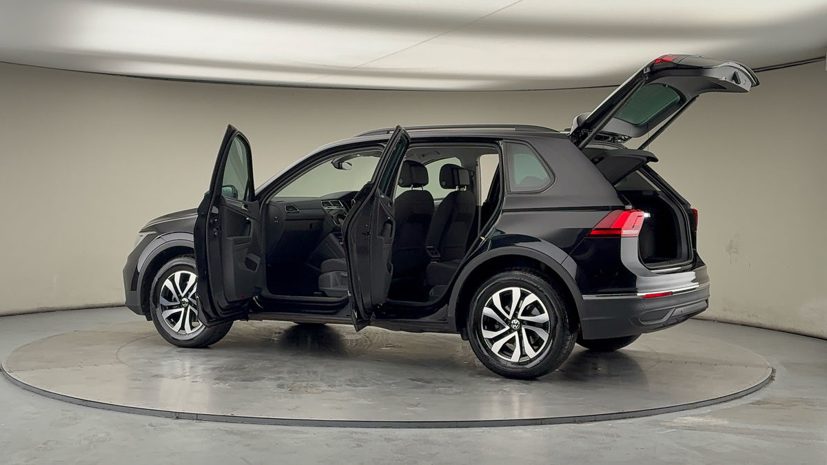 More views of Volkswagen Tiguan