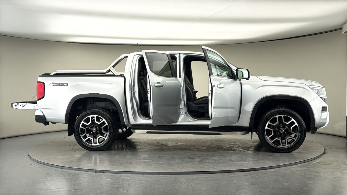 More views of Volkswagen Amarok