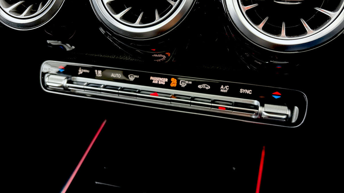 Mercedes-Benz GLB Image 26