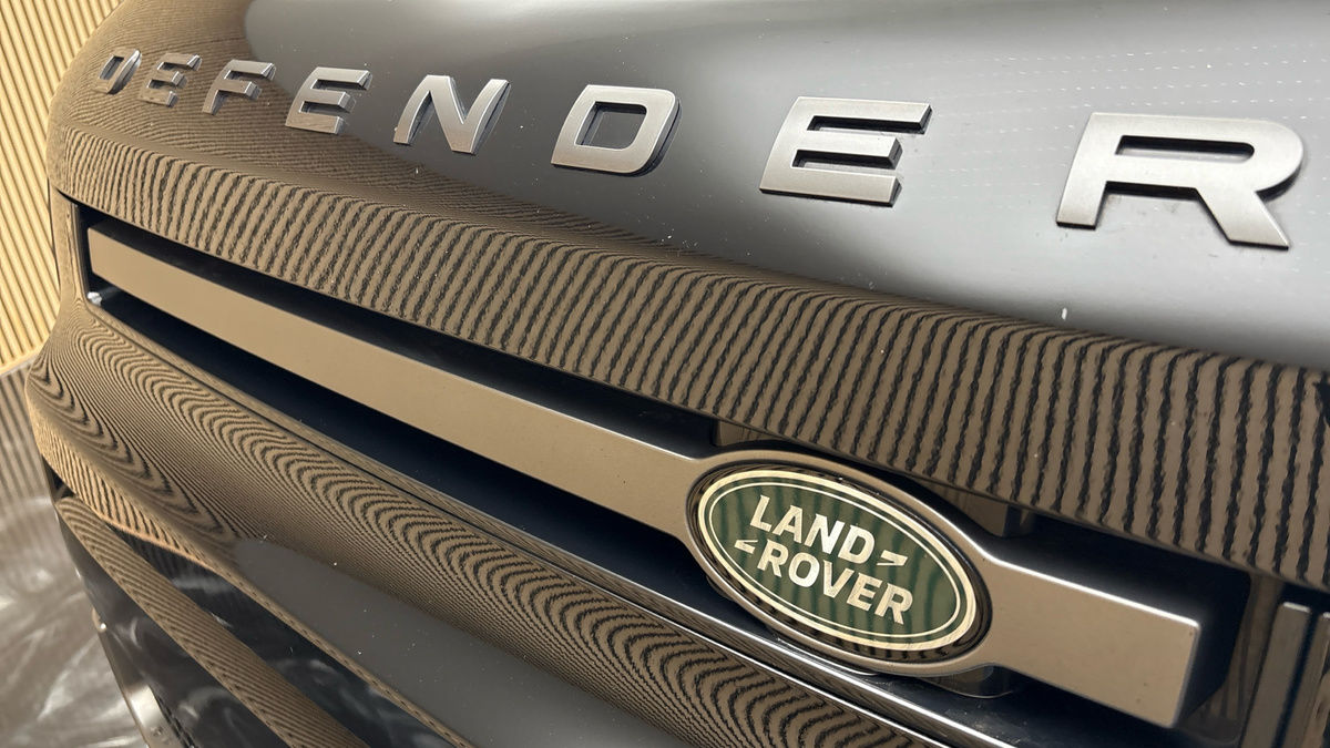 Land Rover Defender 110 Image 24
