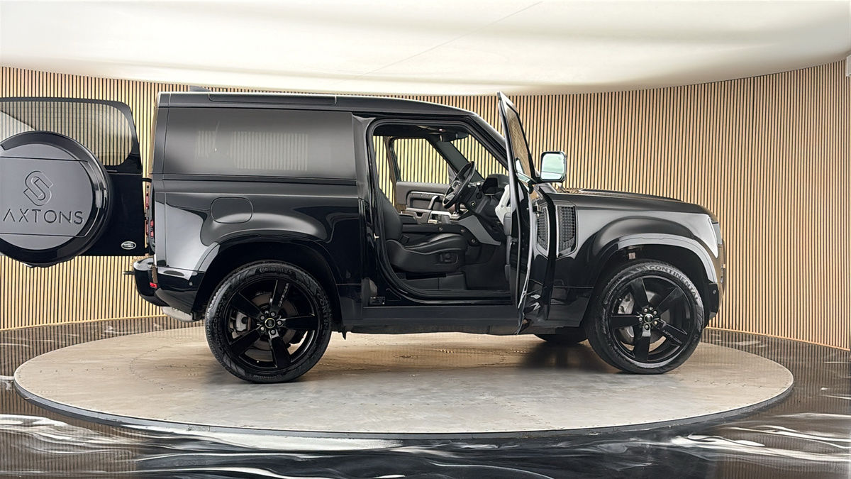 More views of Land Rover Defender 90