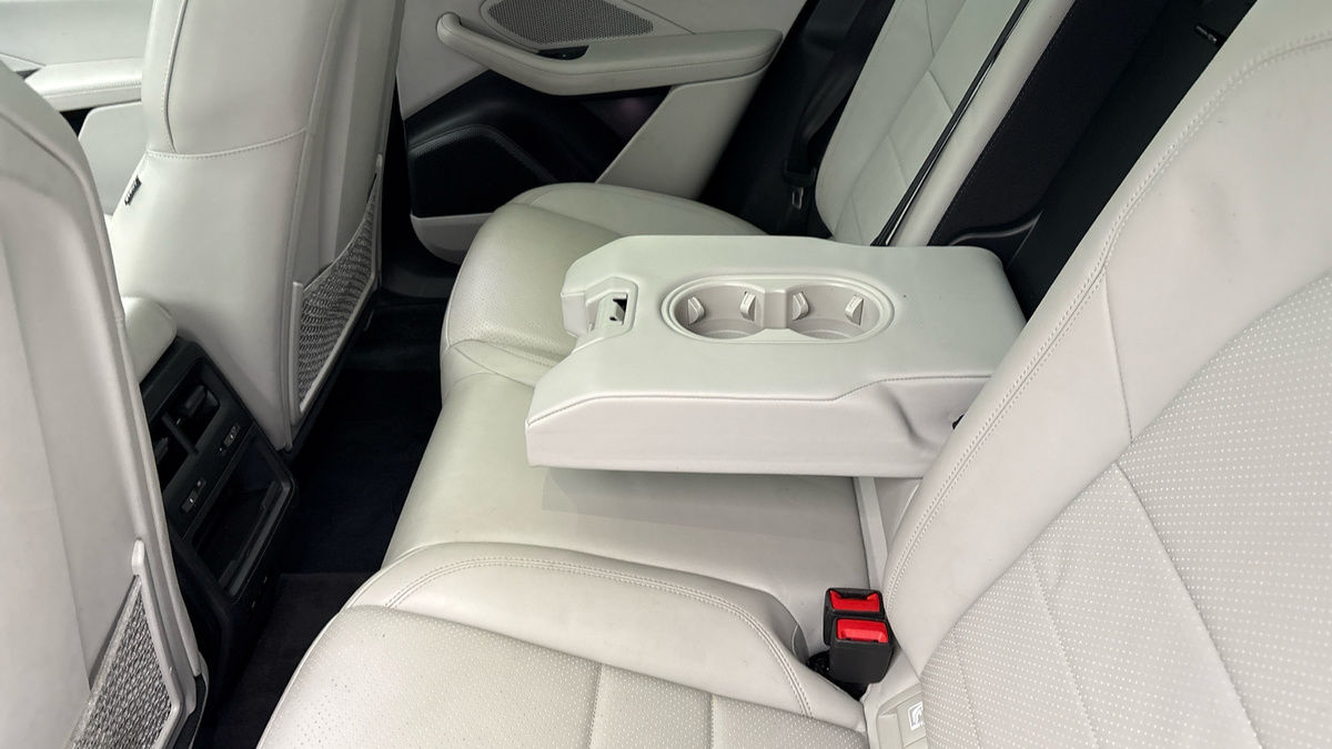 Porsche Macan Image 10