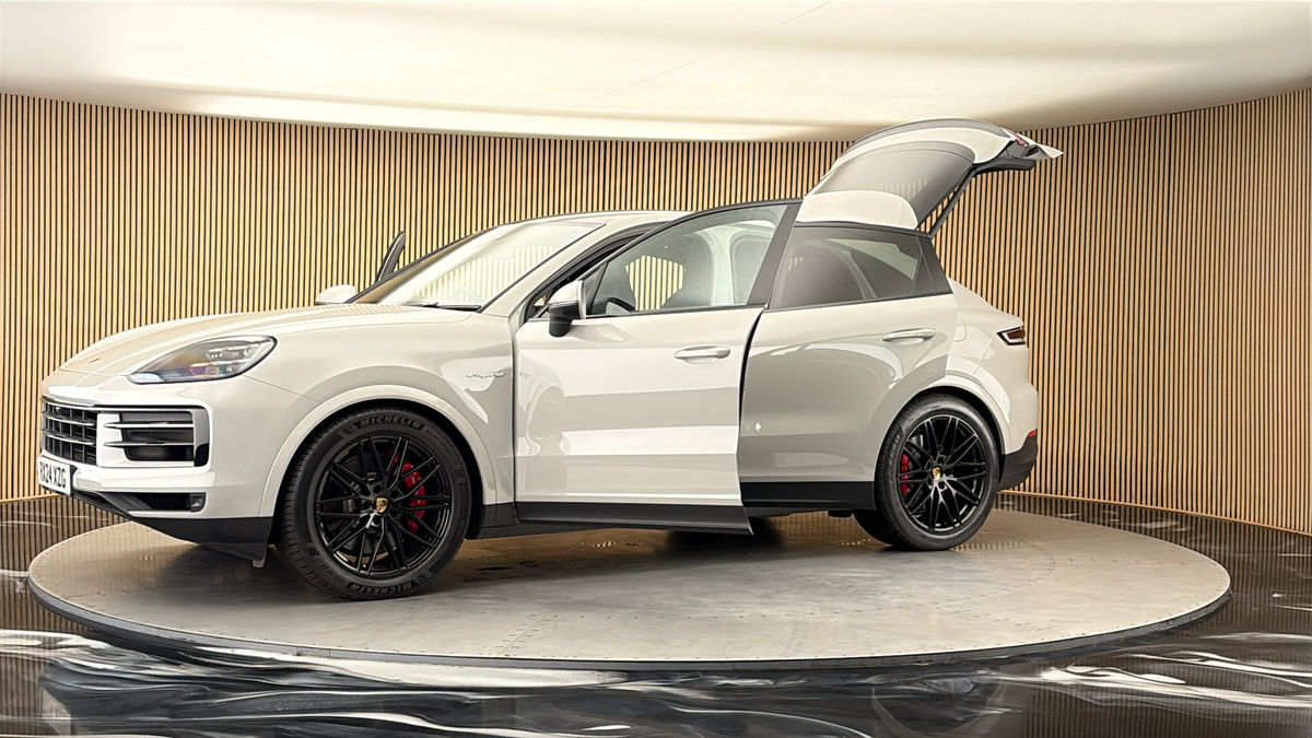 More views of Porsche Cayenne