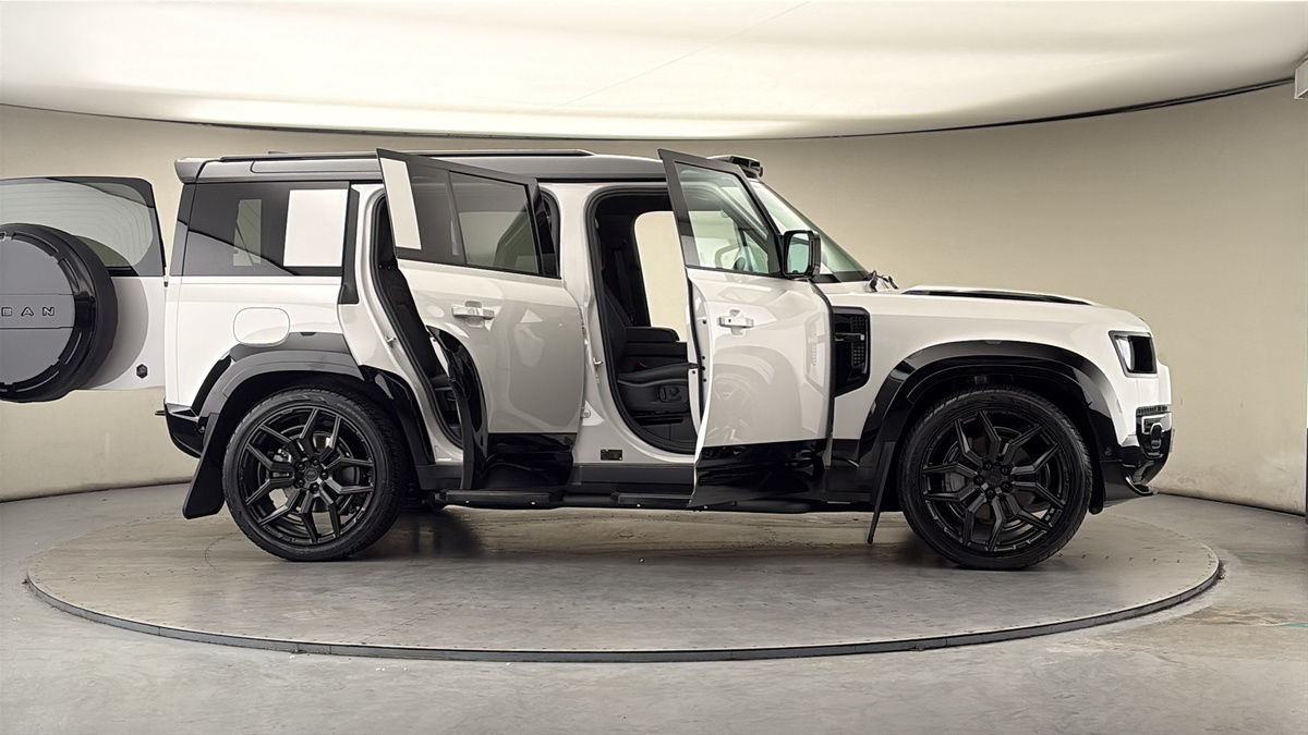 More views of Land Rover Defender 110