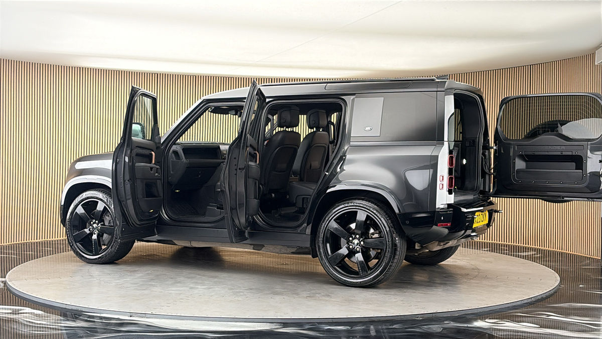 More views of Land Rover Defender 110