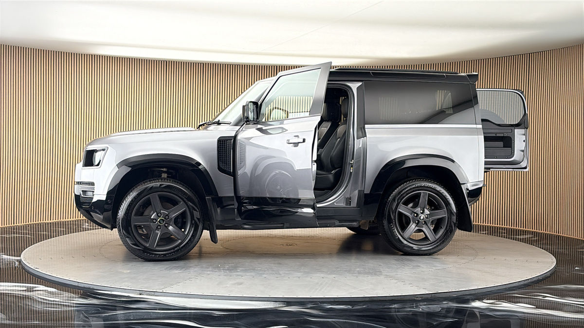 More views of Land Rover Defender 90