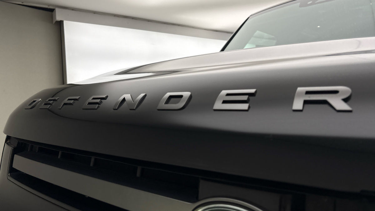 Land Rover Defender 90 Image 24