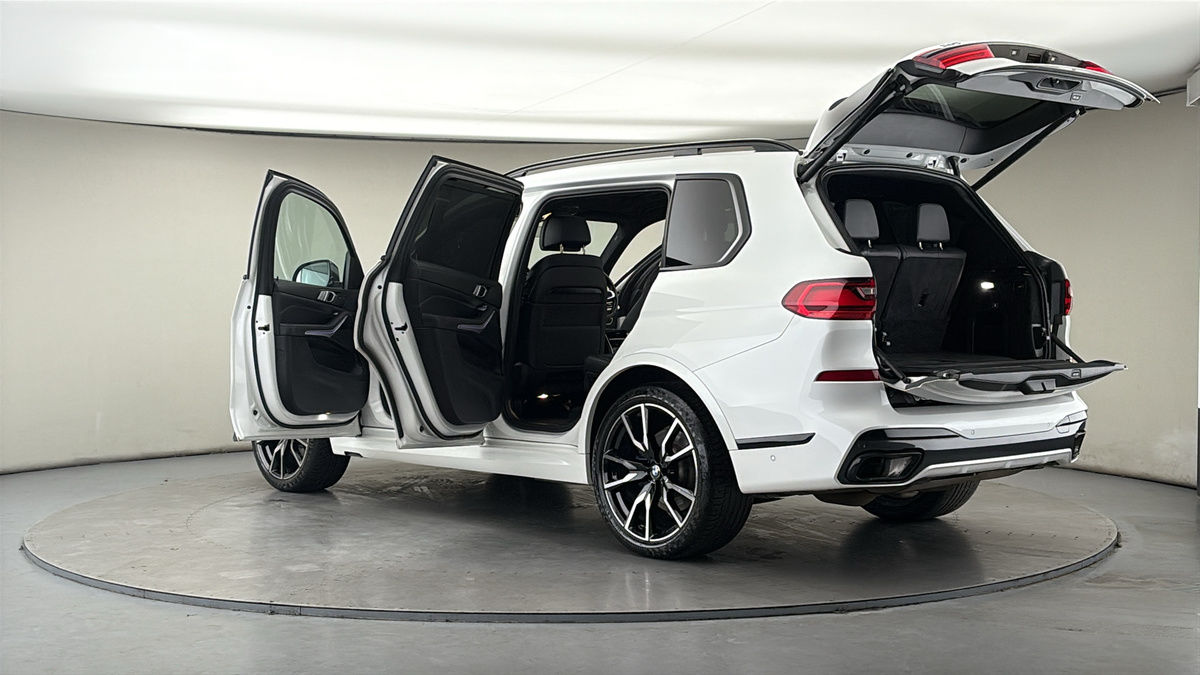 More views of BMW X7