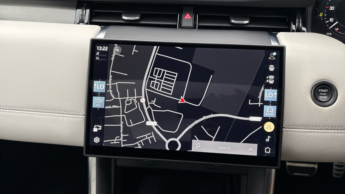 Land Rover Discovery Sport Image 17