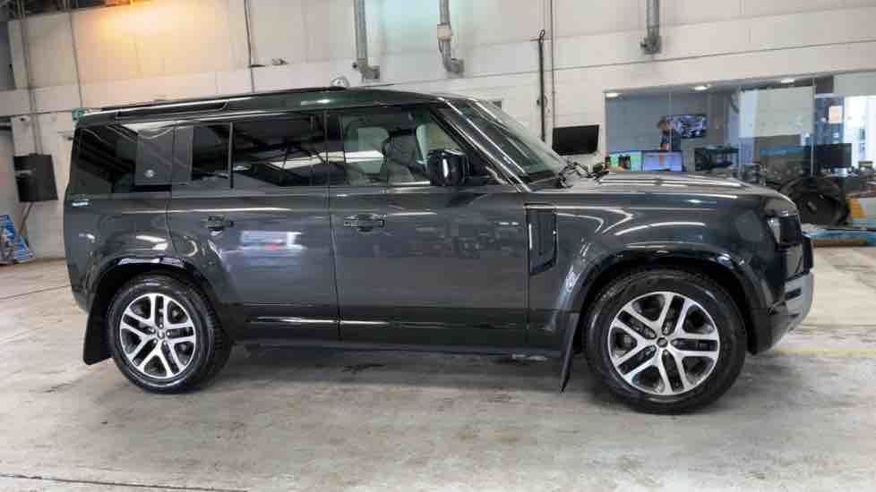 More views of Land Rover Defender 110