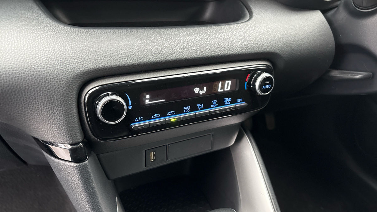 Toyota Yaris Image 9