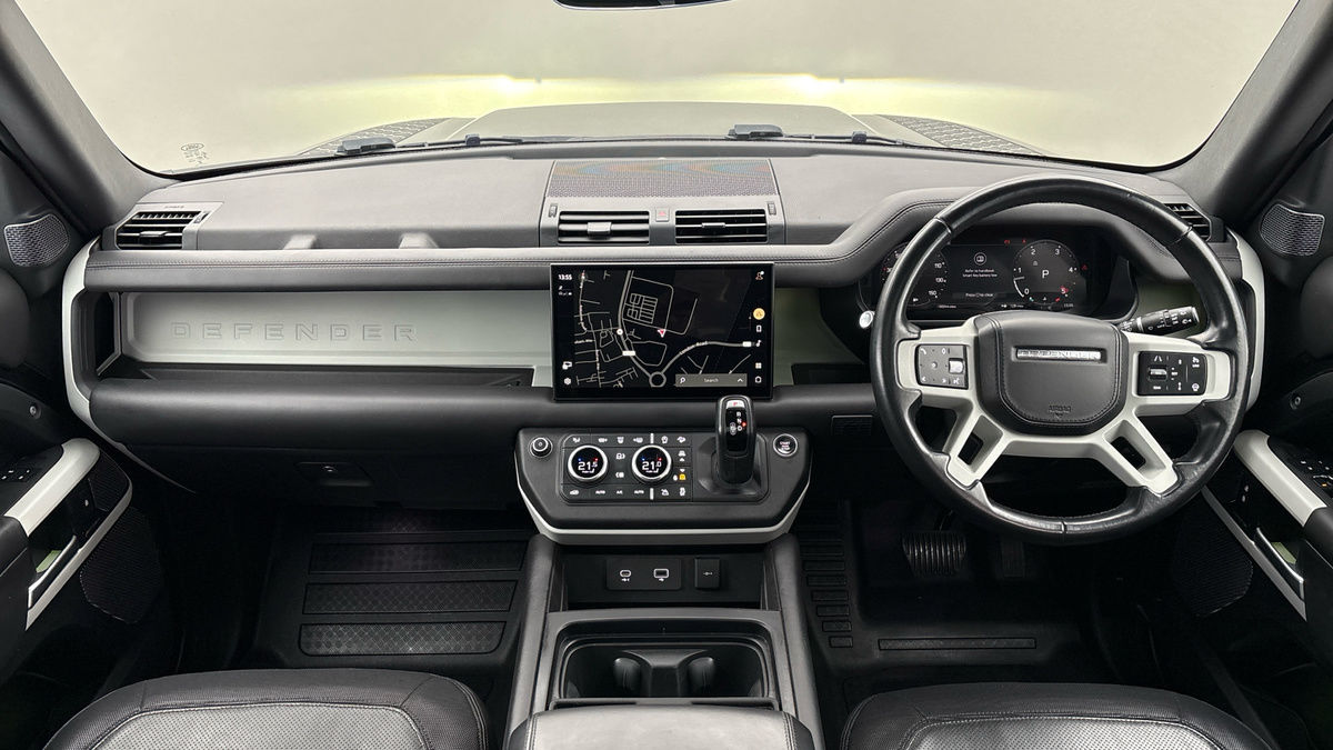 Land Rover Defender 110 Image 12