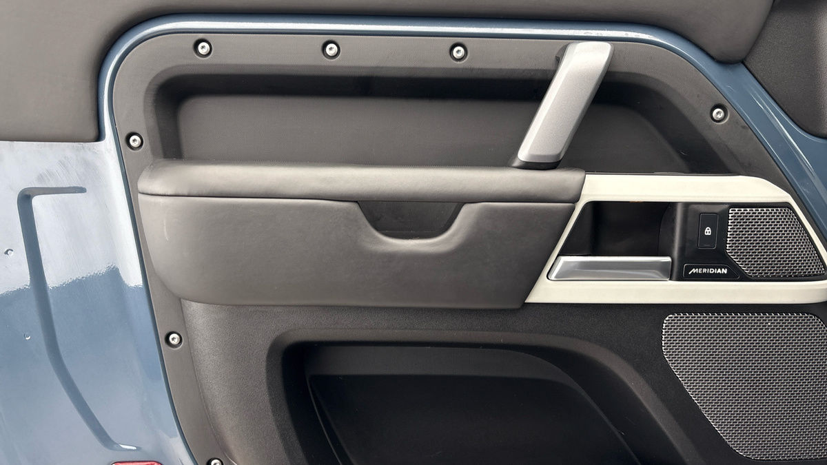 Land Rover Defender 90 Image 19