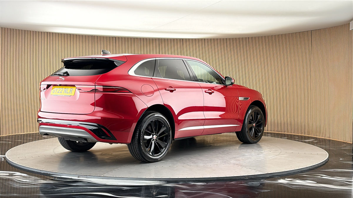 Jaguar F-PACE Image 21