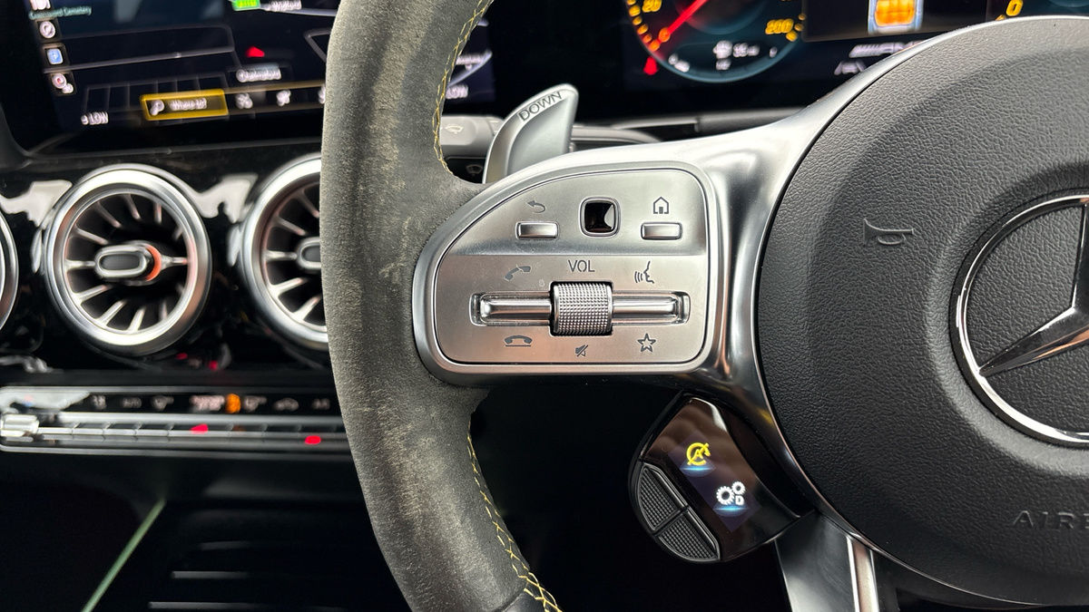 Mercedes-Benz GLA Image 13