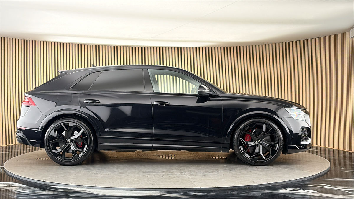 Audi RSQ8 Image 16