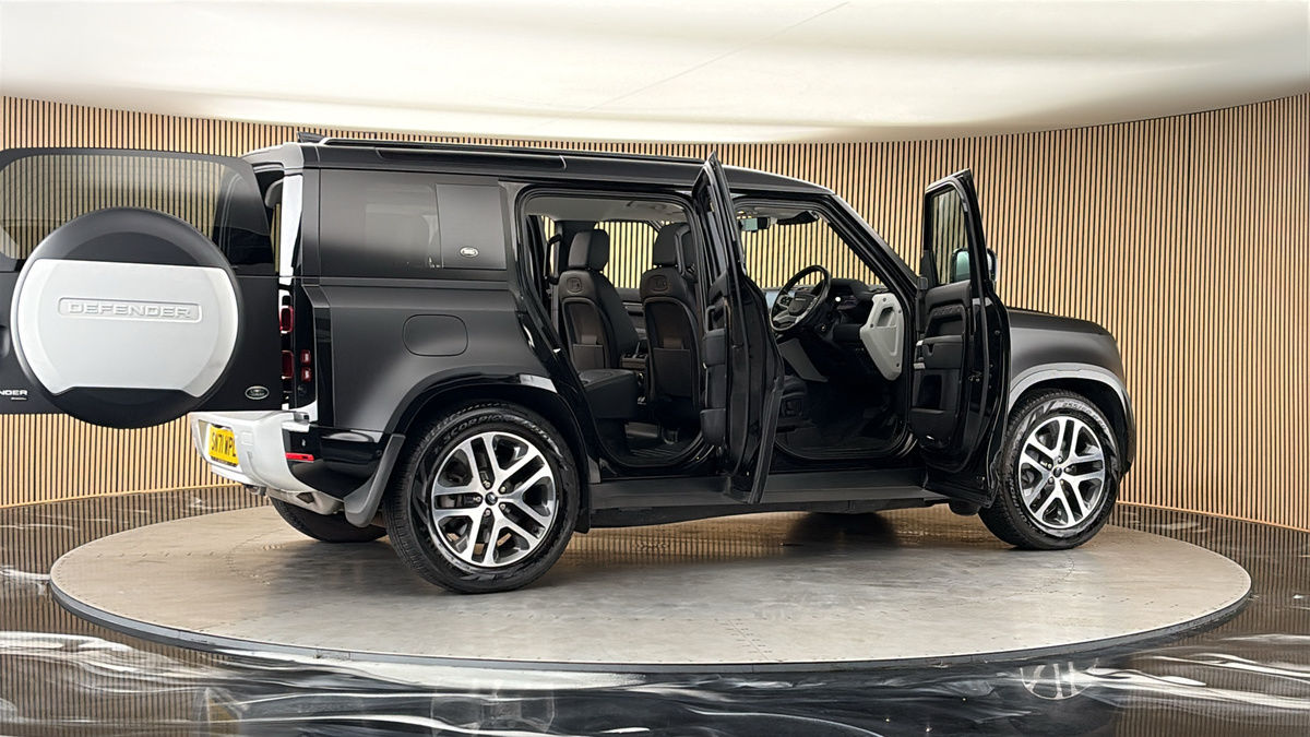 More views of Land Rover Defender 110