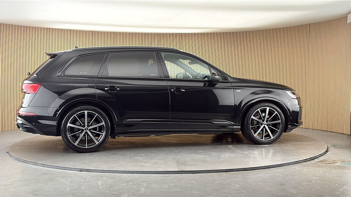 More views of Audi Q7