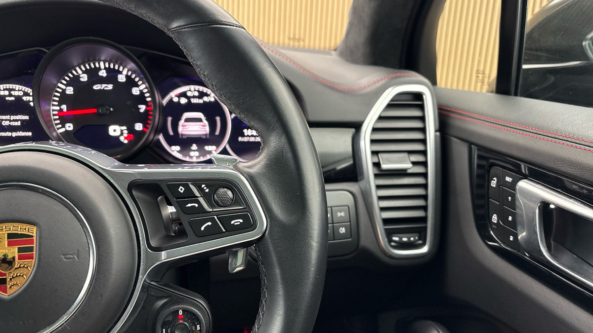Porsche Cayenne Image 14