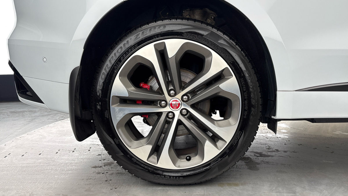 Jaguar F-PACE Image 10
