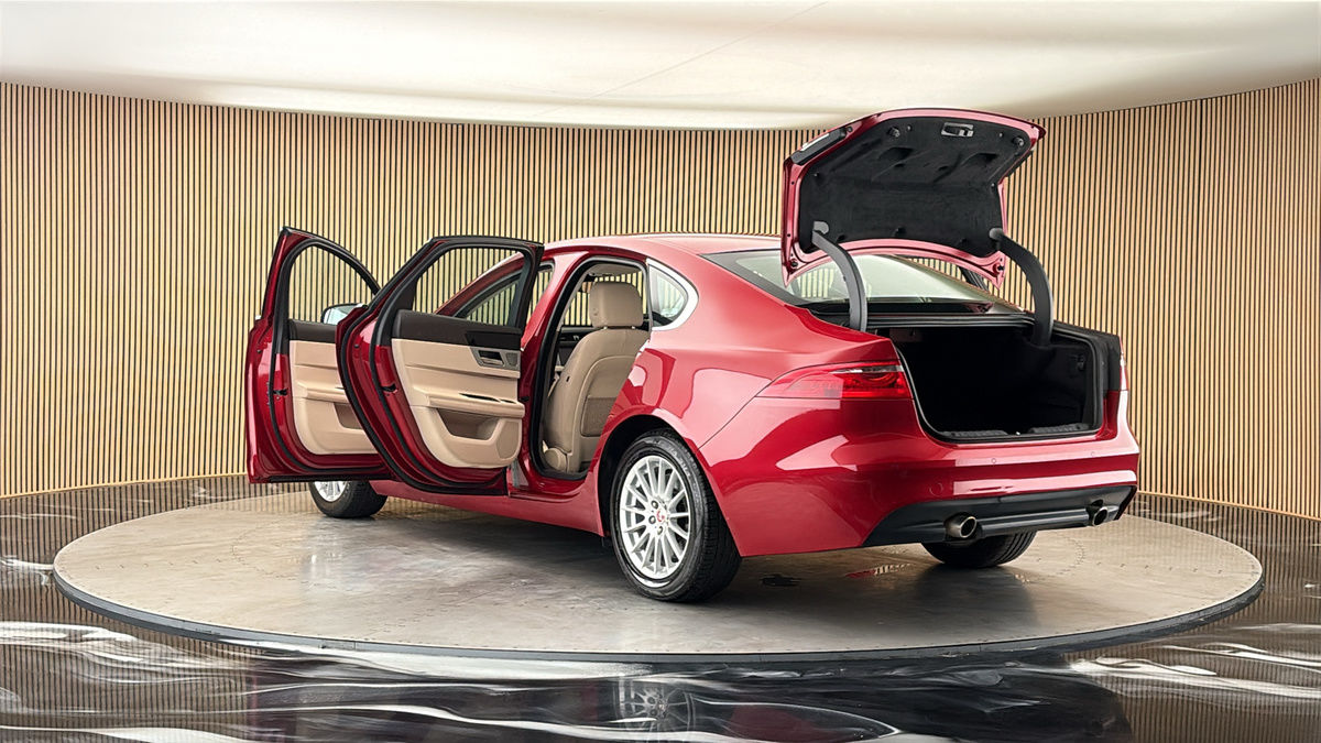 Jaguar XF Image 23