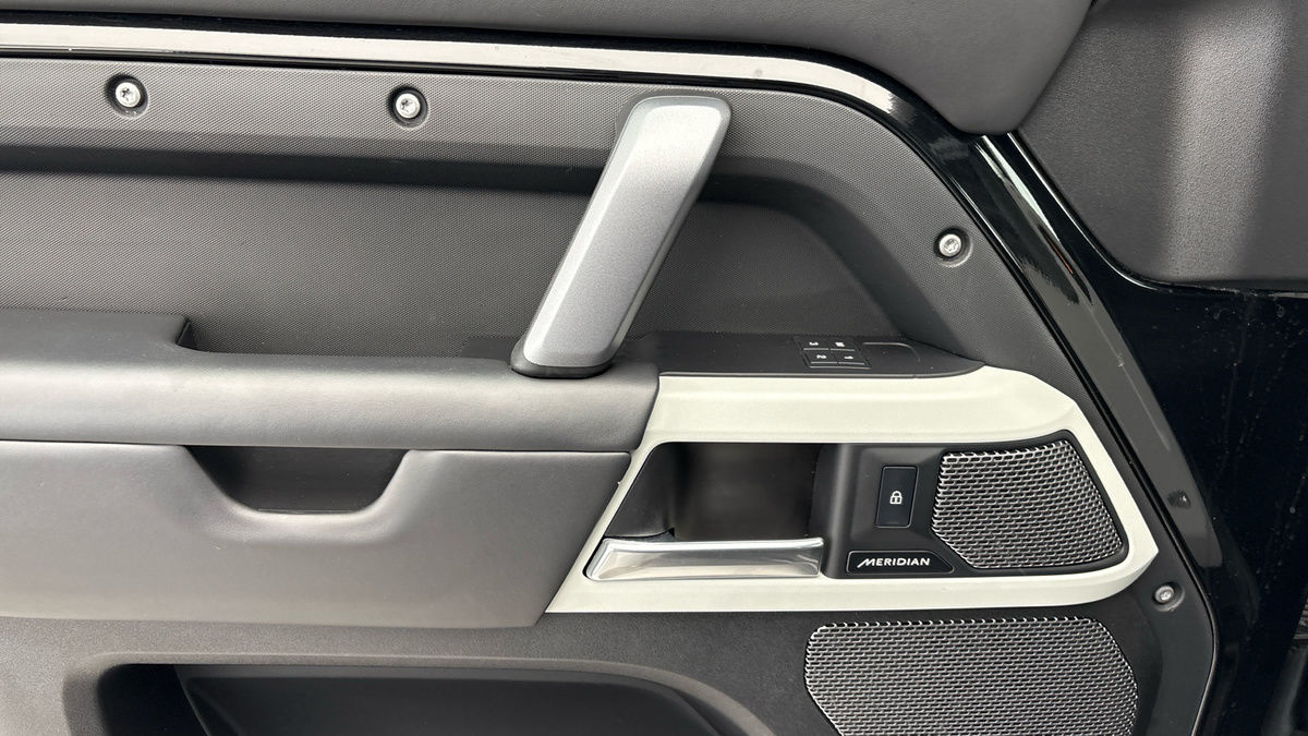 Land Rover Defender 90 Image 19