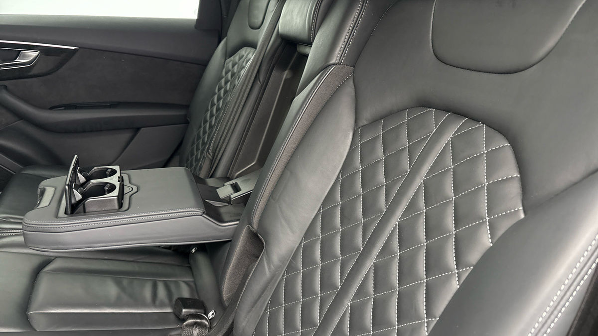 Audi SQ7 Image 9